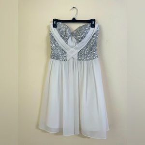 A. Drea stapless juniors dress